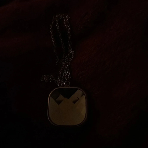 Vintage style Mother  of Pearl Smoky Square Pendant Necklace - Picture 10 of 12